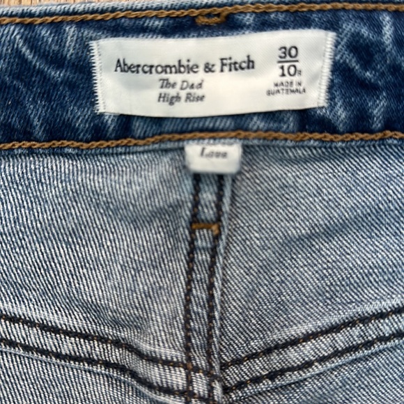 Abercrombie & Fitch - Picture 4 of 4